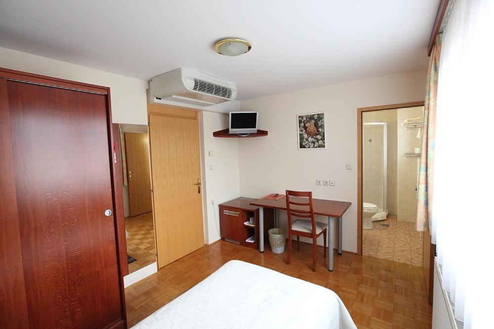 Penzion Kmecki Hram Ljubljana Room photo