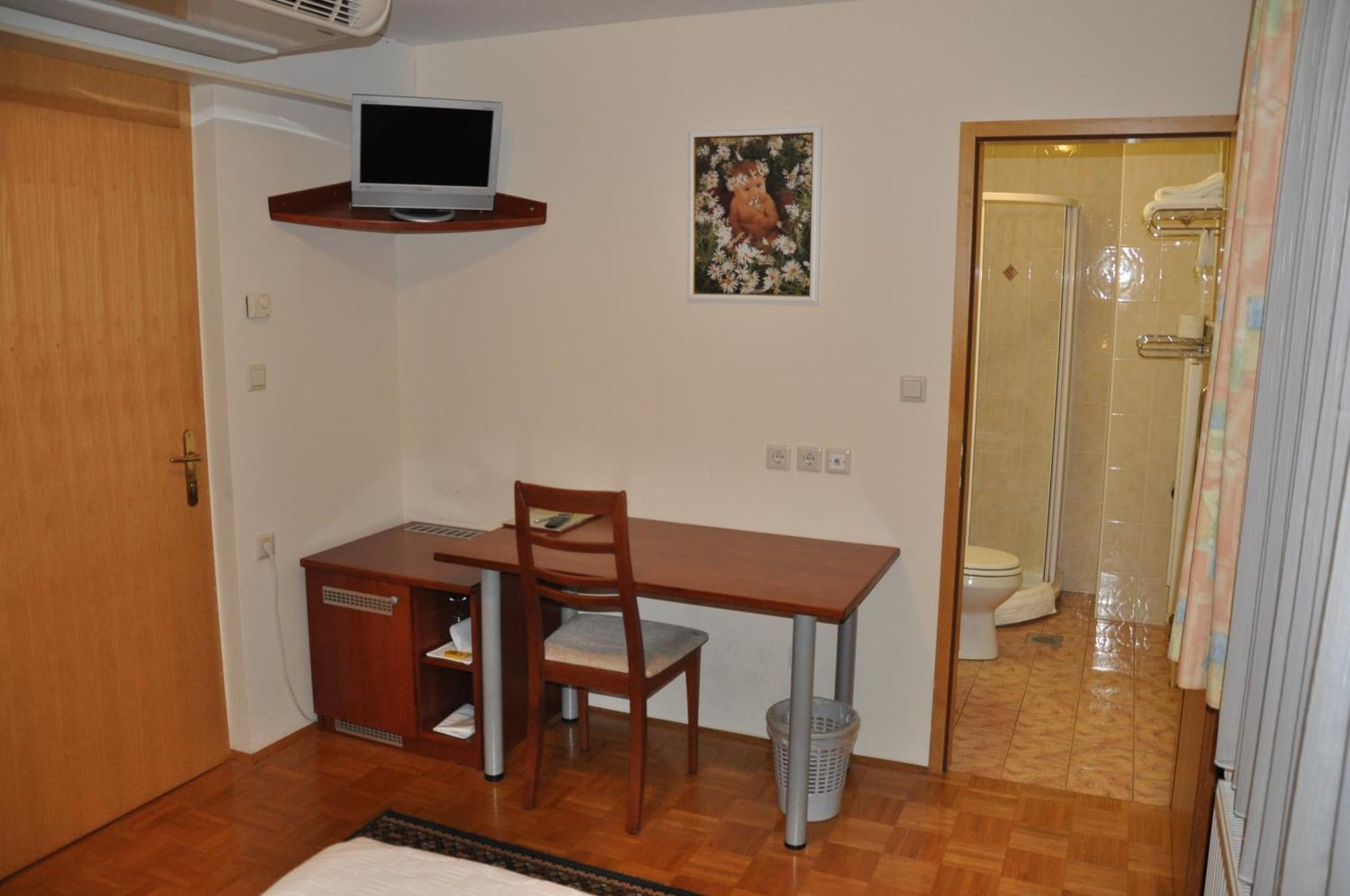 Penzion Kmecki Hram Ljubljana Room photo