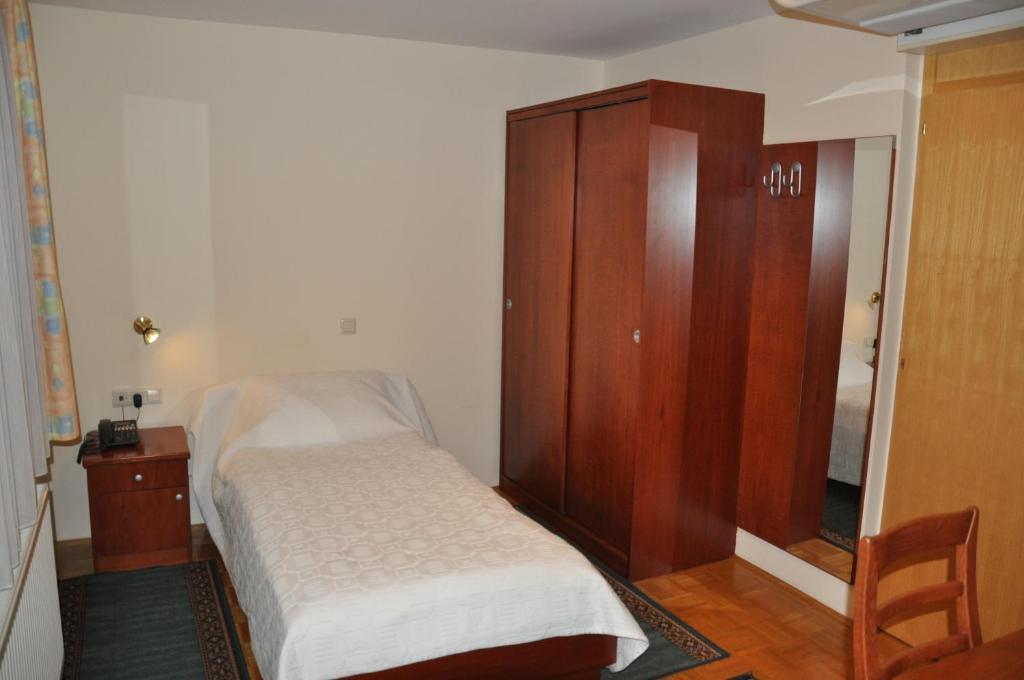 Penzion Kmecki Hram Ljubljana Room photo